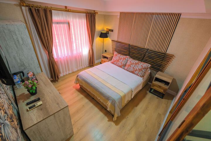 Room 44 of 104
