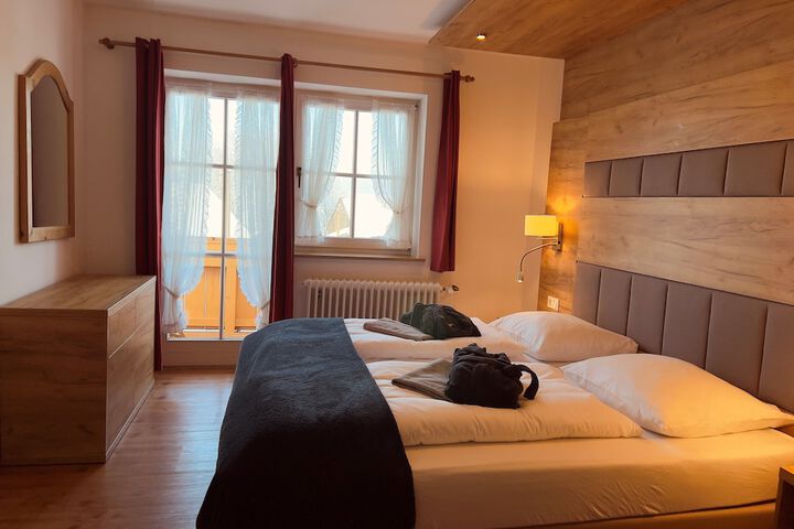 Room 13 of 38