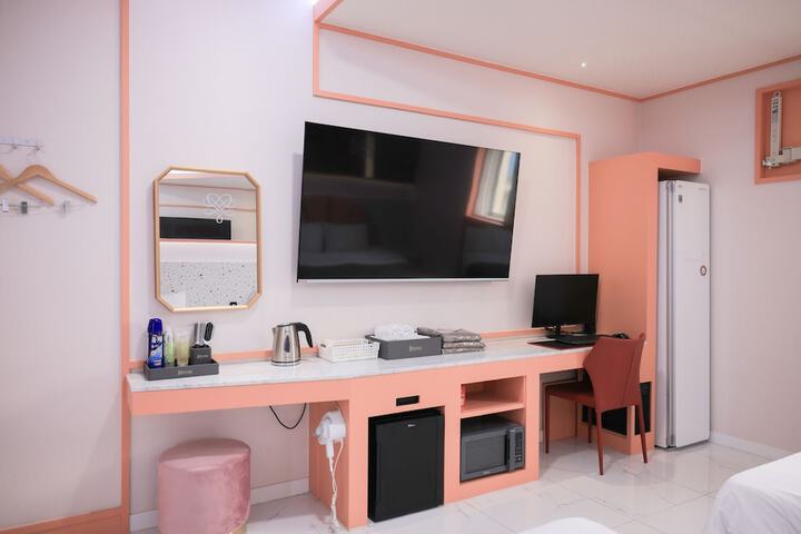 Room 35 of 69