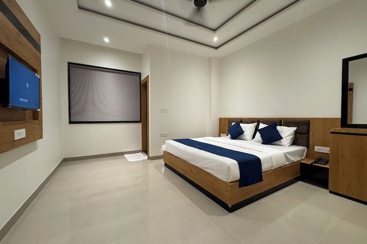 Room 9 of 35