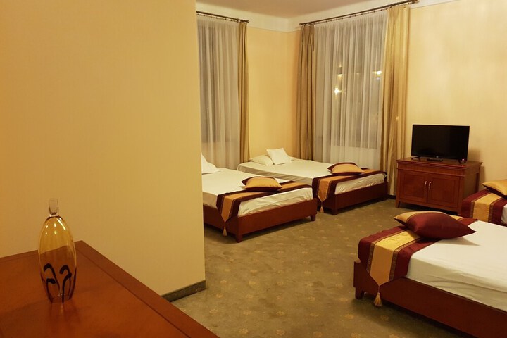 Room 27 of 60
