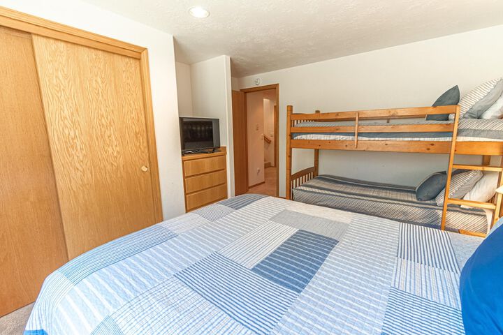 Room 12 of 128