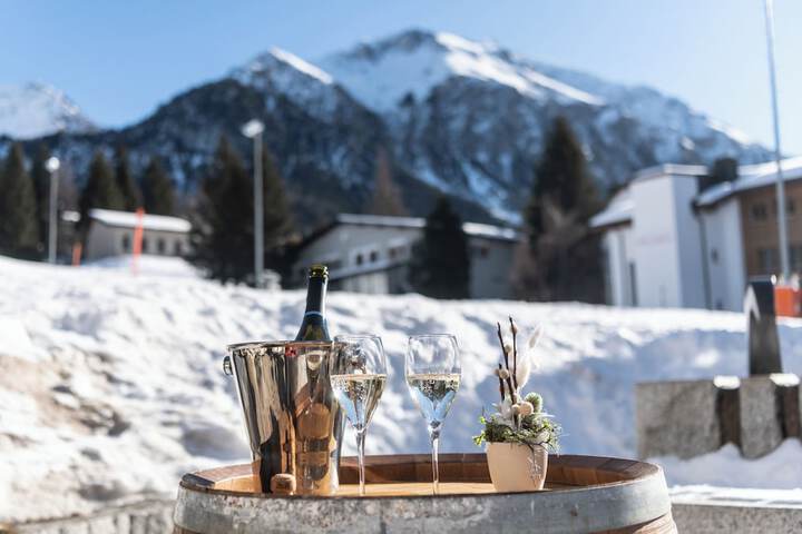 Dining 33 of 46