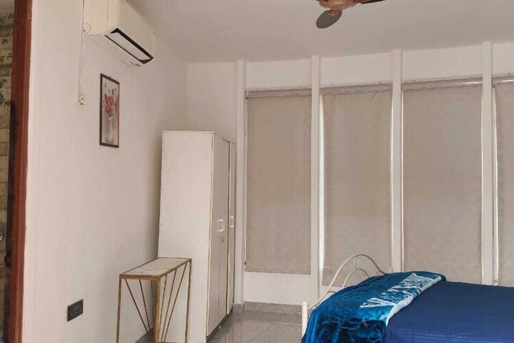 Room 5 of 34