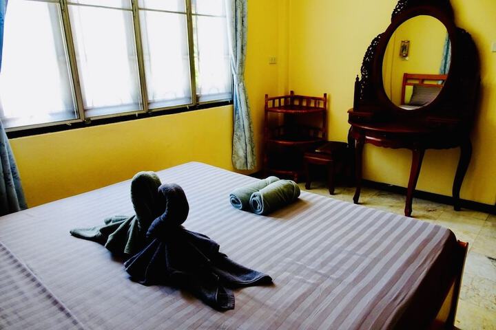 Room 3 of 296