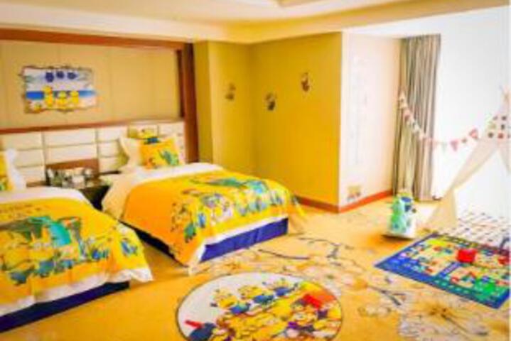 Room 8 of 9
