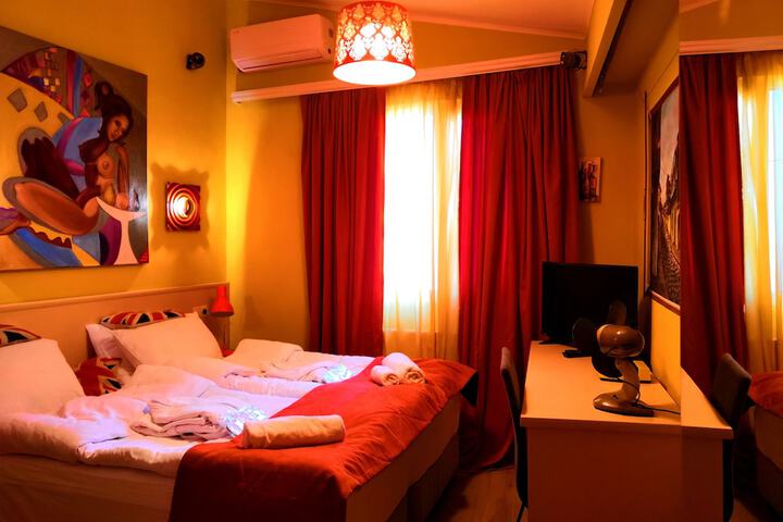 Room 27 of 78