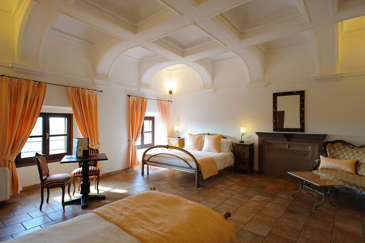 Room 6 of 62