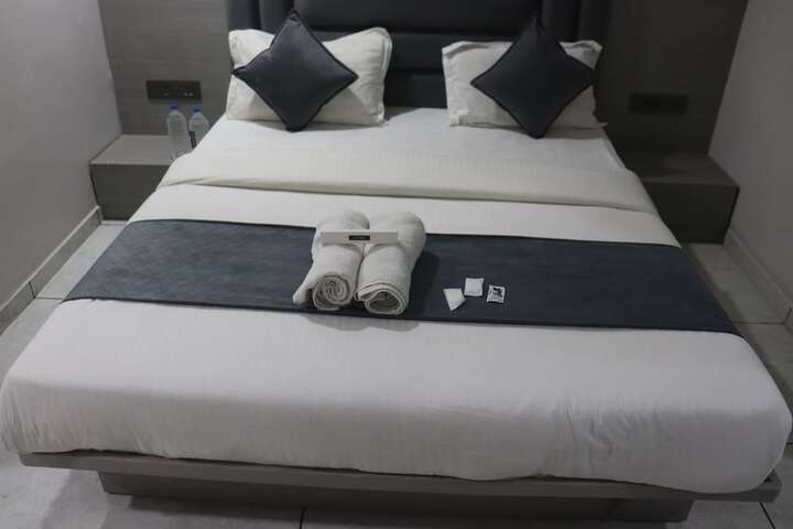 Room 7 of 25
