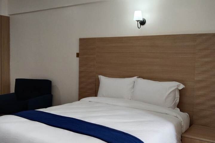 Room 4 of 20
