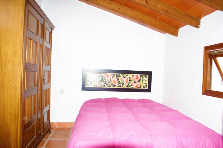 Room 2 of 4