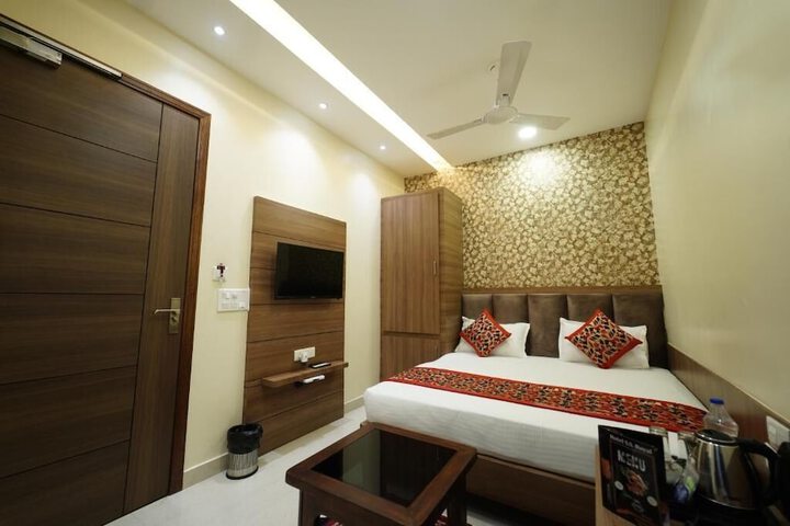 Room 6 of 36