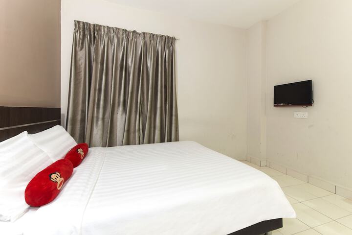 Room 10 of 32