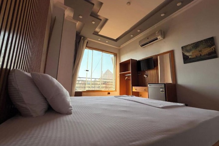 Room 8 of 18