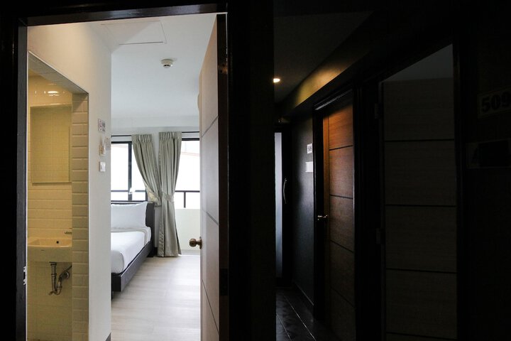 Room 9 of 48