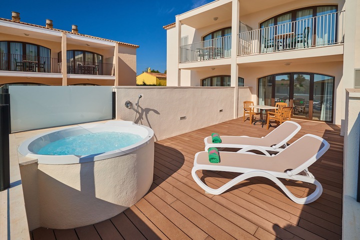 Sundeck