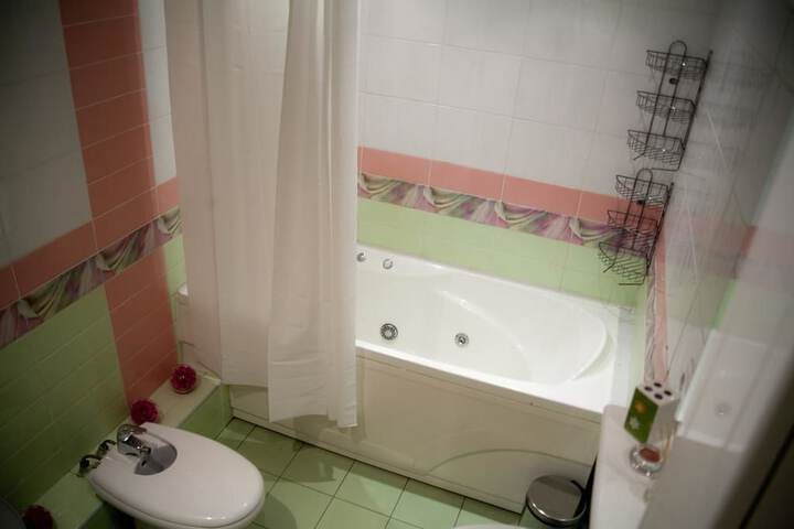 Room 5 of 16