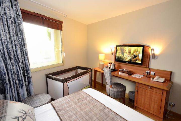 Room 14 of 33