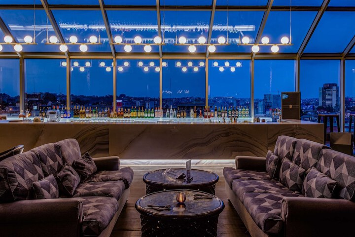 Lounge 63 of 81