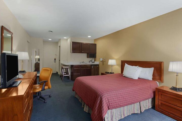 1 King Bed (2 of 3)