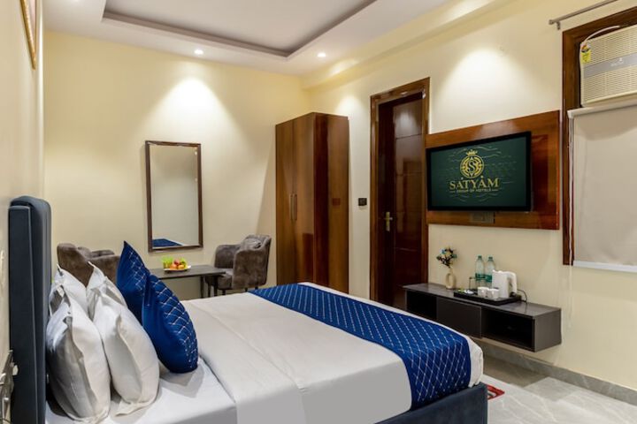 Room 10 of 28