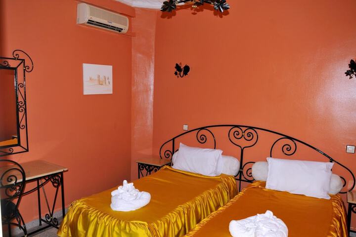 Room 9 of 28