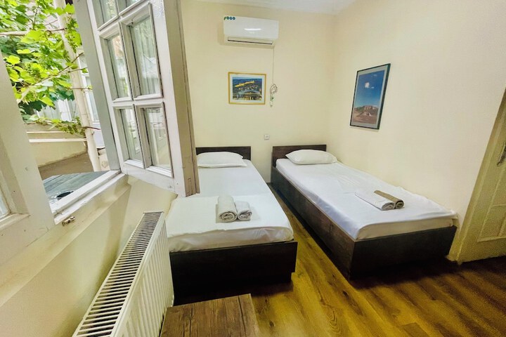 Room 53 of 146