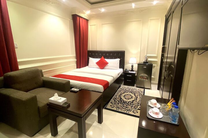 Room 3 of 28