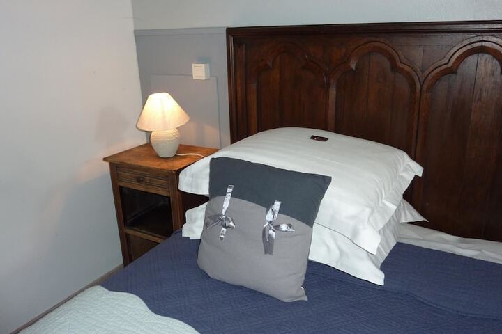 Room 5 of 77