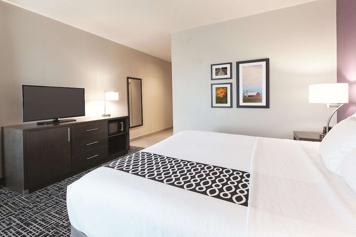 1 King Bed (14 of 22)