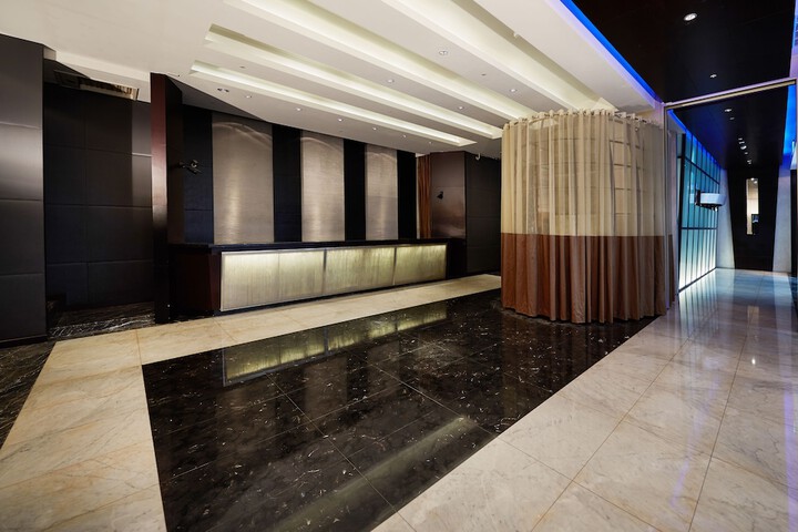 Entrance & Lobby