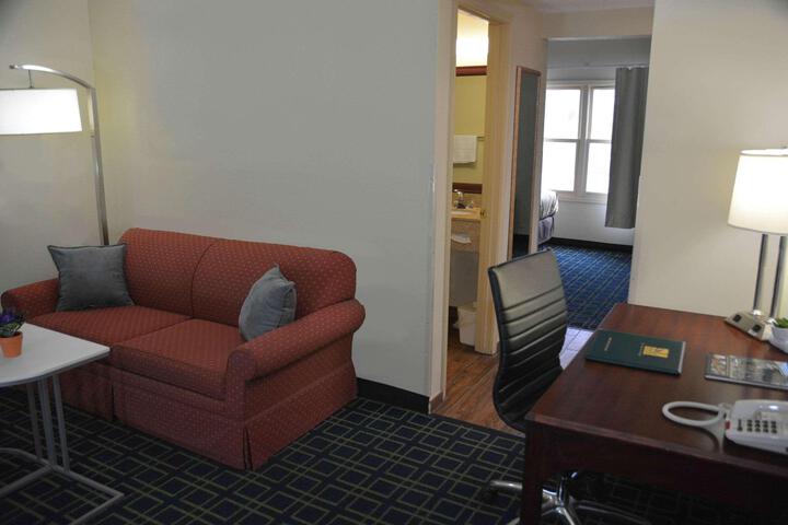 2 Queen Beds (12 of 14)