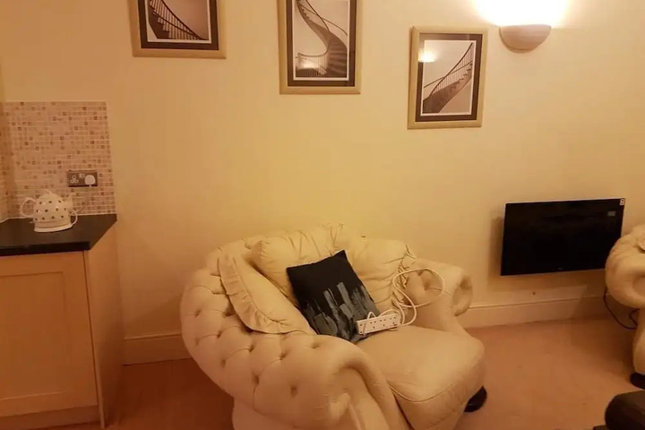 Room 4 of 17