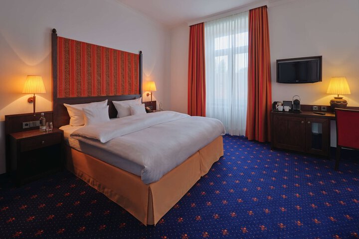 Room 17 of 76
