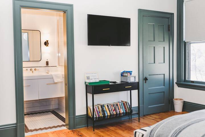 Room 16 of 79