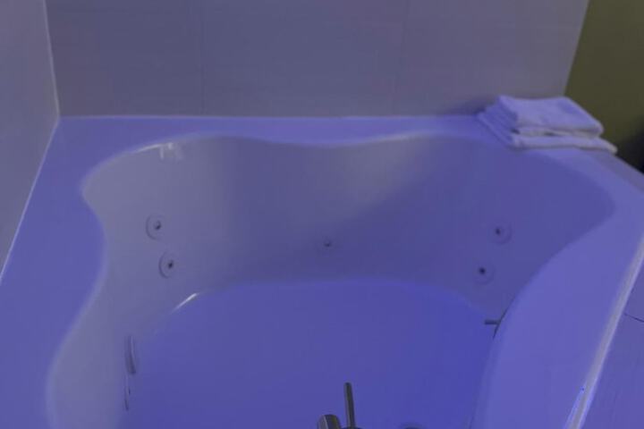 1 King Bed (8 of 8)