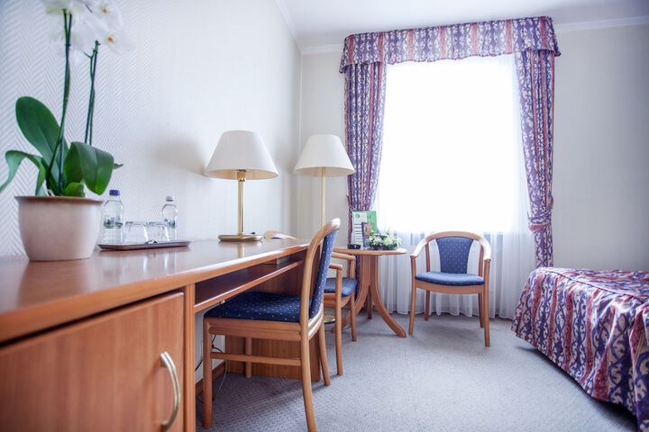 Room 5 of 108