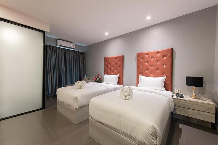 Room 25 of 36