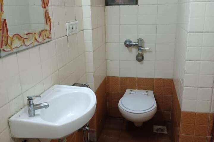 Room 27 of 39