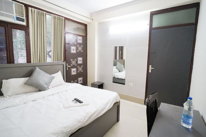 Room 25 of 32