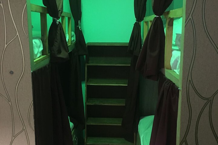Room 9 of 11