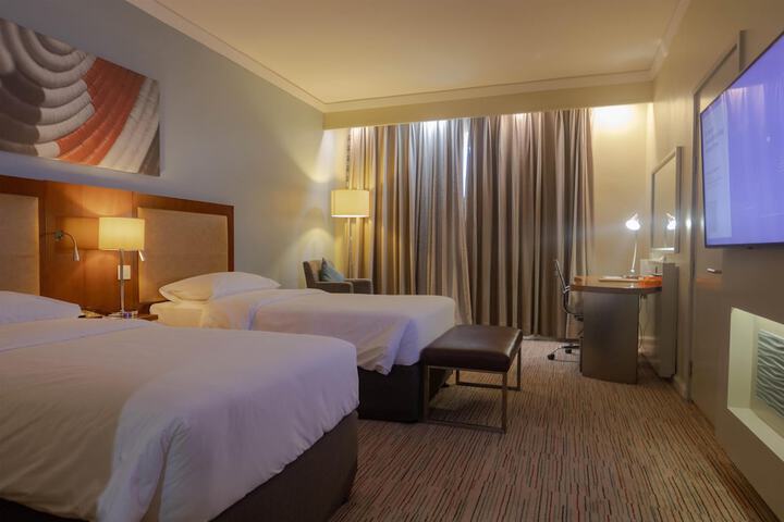 Room 34 of 108