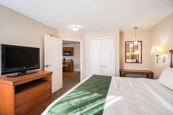 Standard | King Bed (18 of 22)