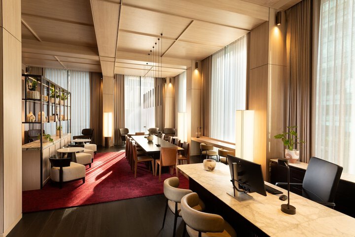 Lounge 76 of 95