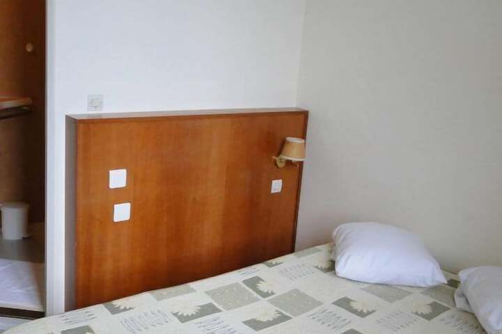 Room 6 of 11