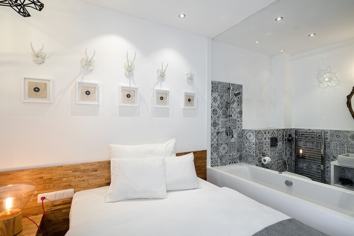 Room 28 of 48