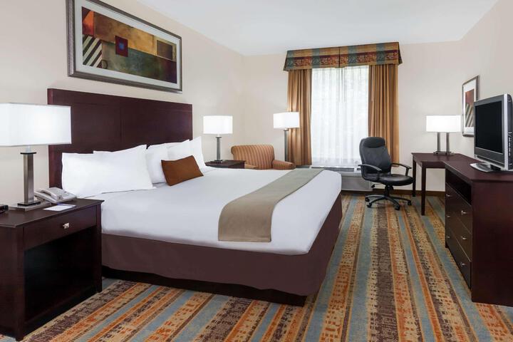 1 King Bed (10 of 11)