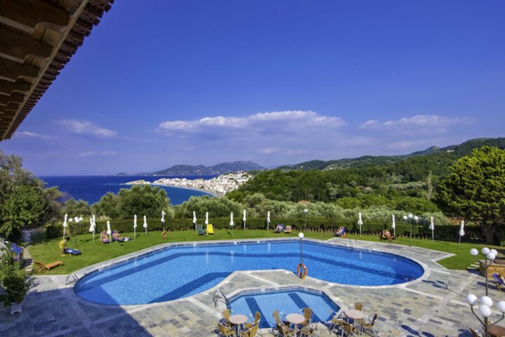 Hotel Pool