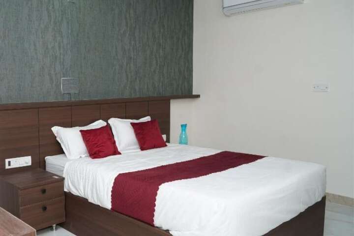 Room 4 of 7