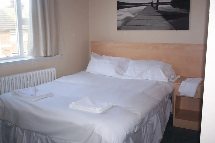 Room 2 of 8